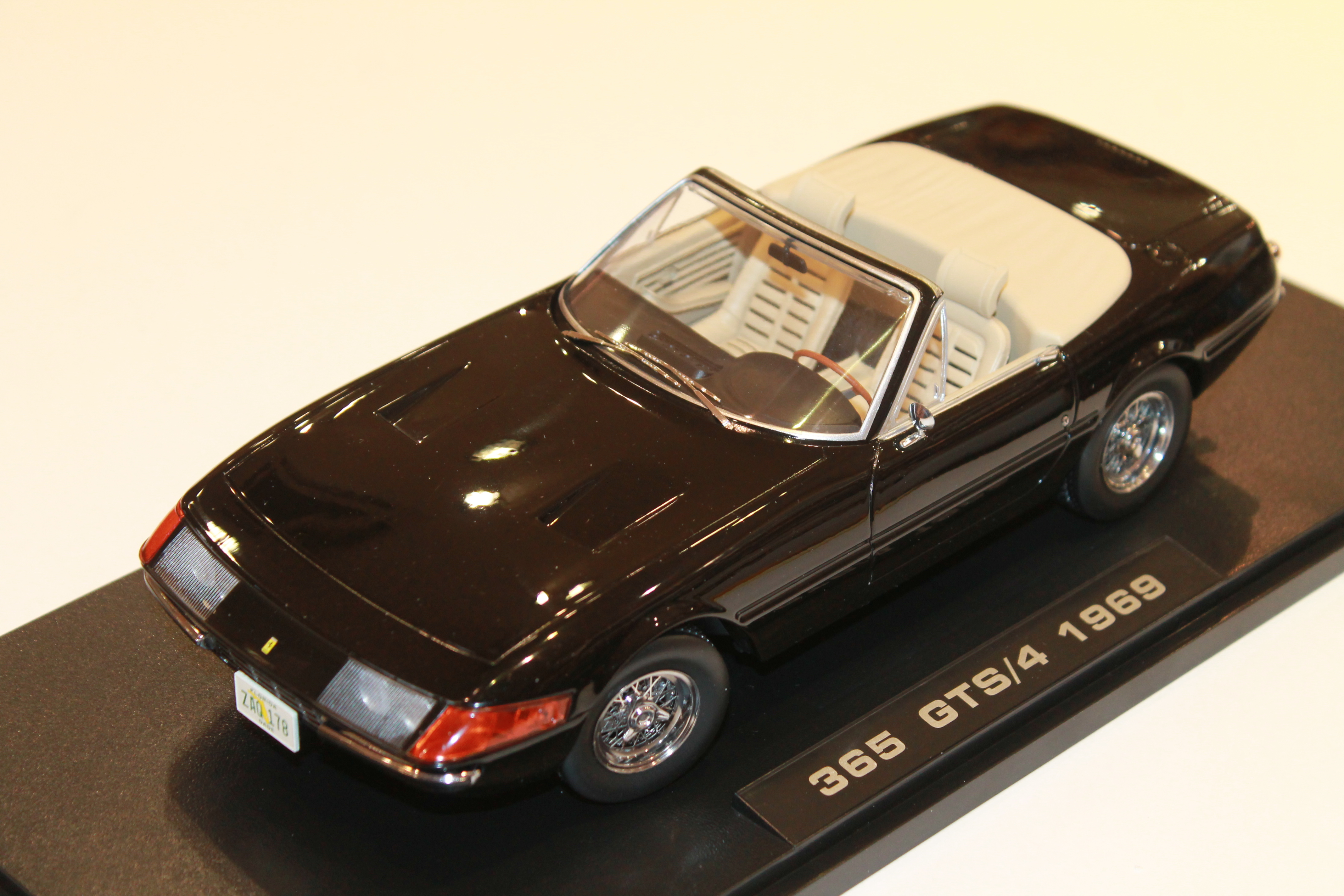 FERRARI 365 GTS/4 DAYTONA 1969 BLACK KK SCALE 1/18° MIAMI VICE