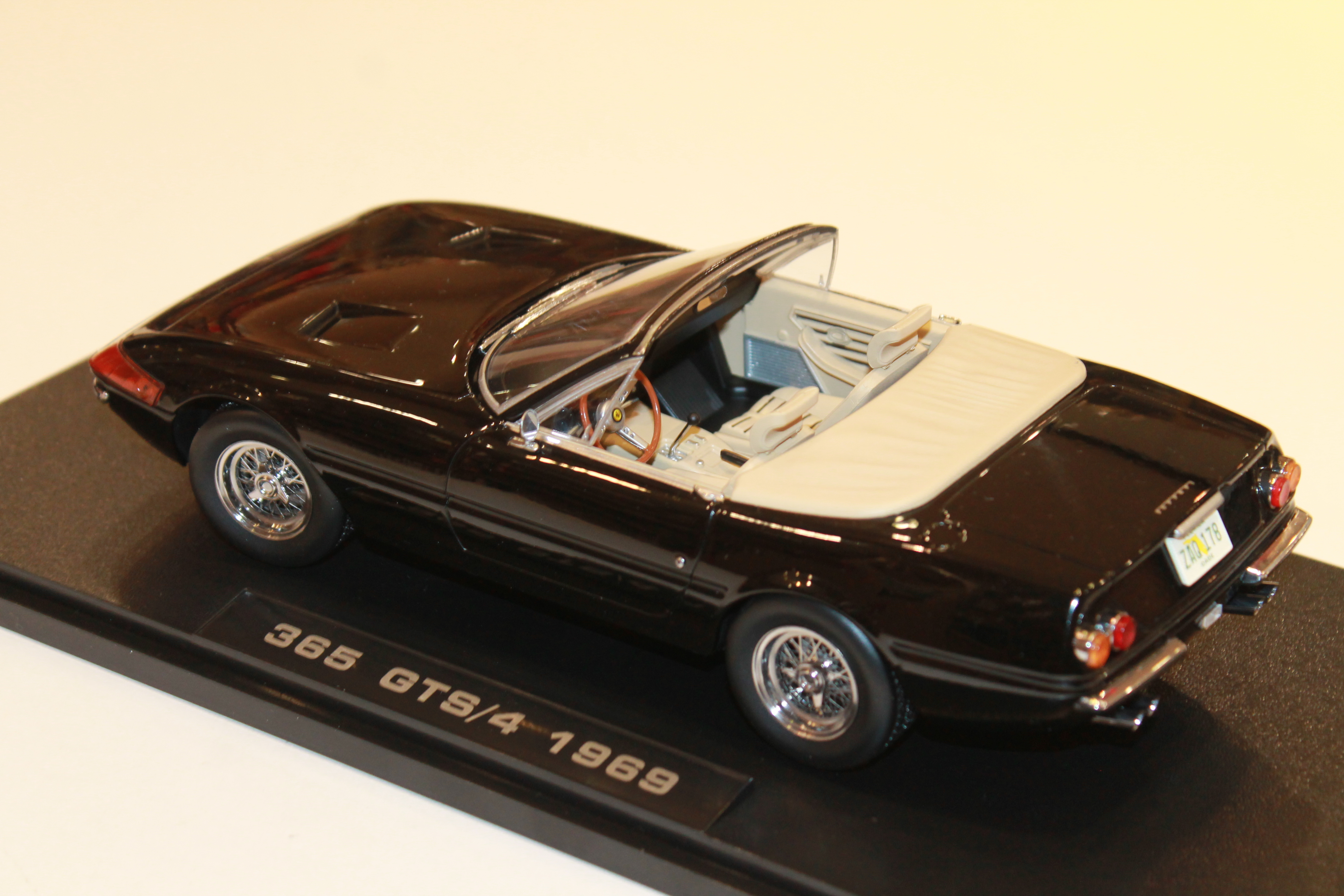 FERRARI 365 GTS/4 DAYTONA 1969 BLACK KK SCALE 1/18° MIAMI VICE