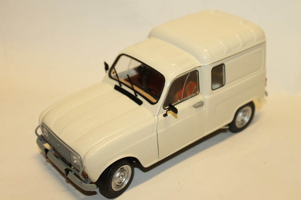 RENAULT 4L F4 BEIGE 1974 SOLIDO 1/18°