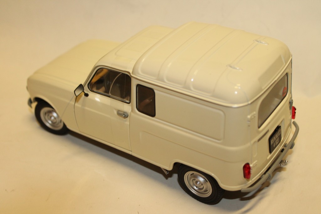 RENAULT 4L F4 BEIGE 1974 SOLIDO 1/18°