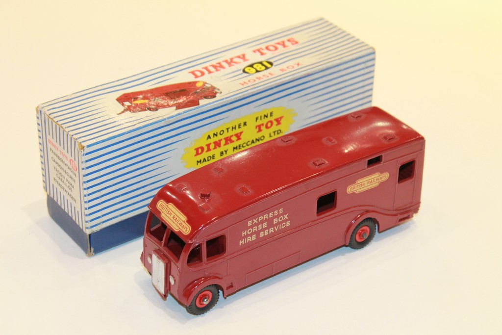 HORSE BOX DINKY TOYS 1/43°