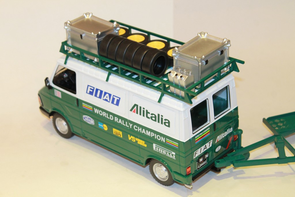 FIAT 242 - FIAT ALITALIA TEAM ASSISTANCE 1978/1979 IXO 1/18°