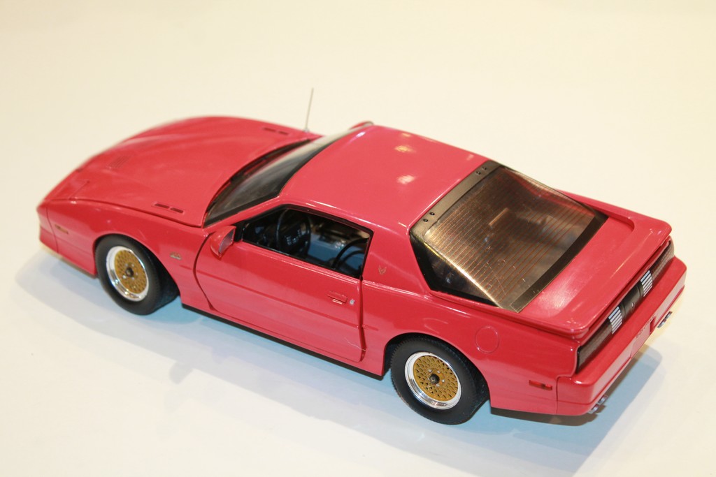 PONTIAC TRANS AM GTA 1988 ROUGE GREENLIGHT 1/18°