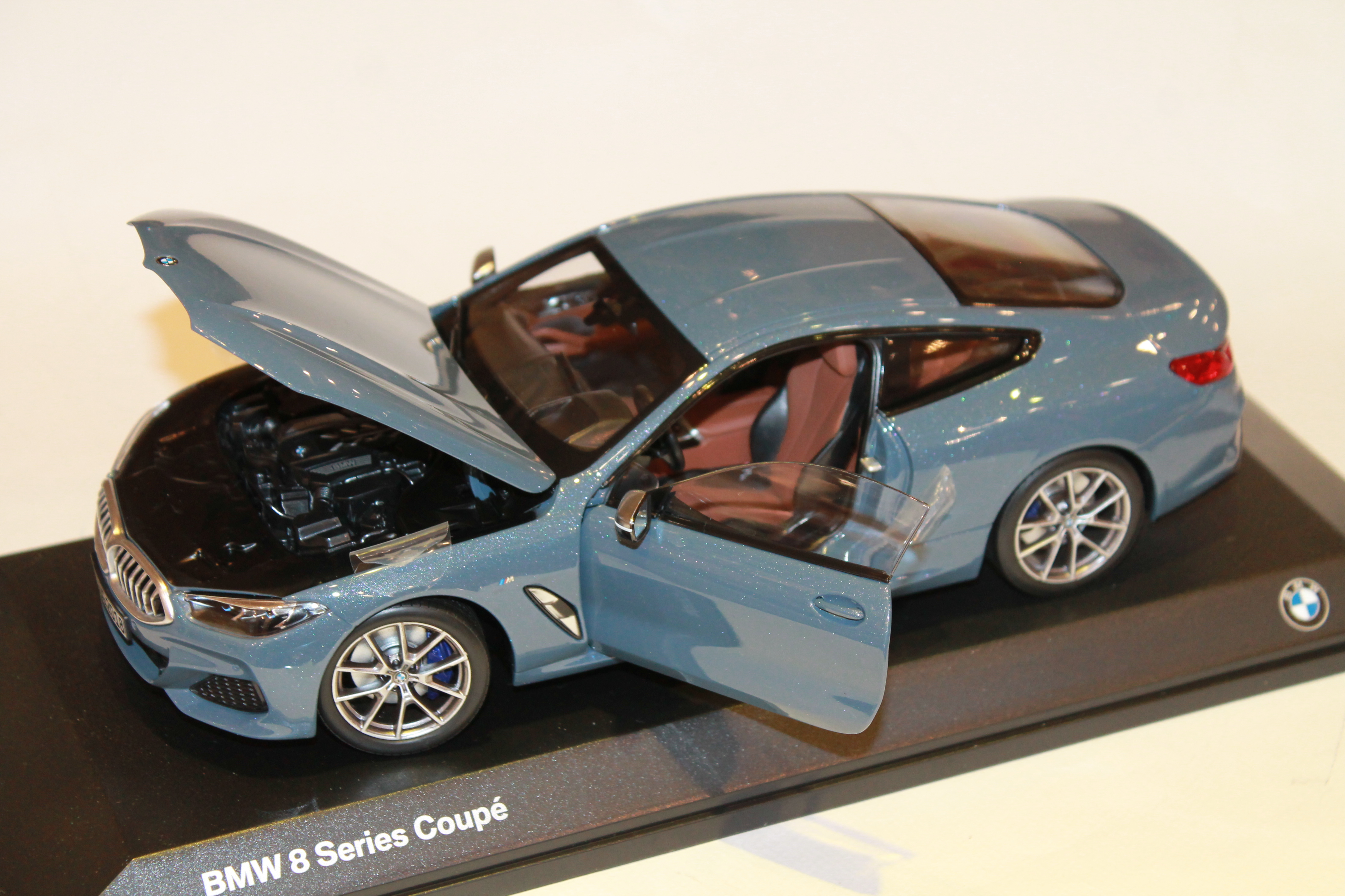 BMW 8 SERIES COUPE NOREV 1/18°