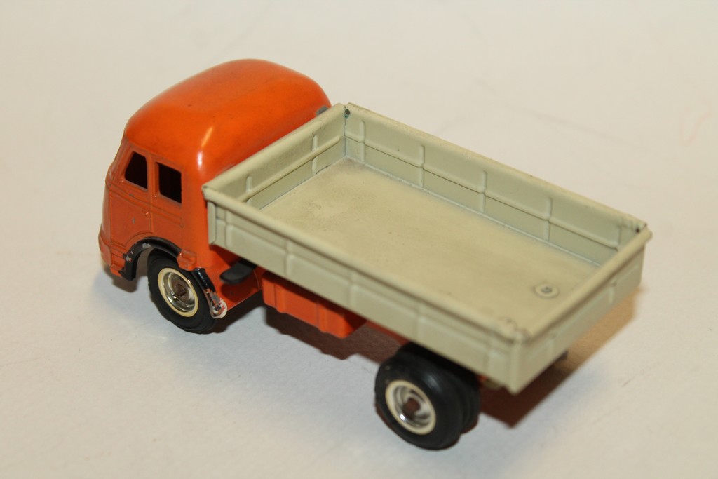 MERCEDES CAMION BENNE ORANGE GAMA 1/50°