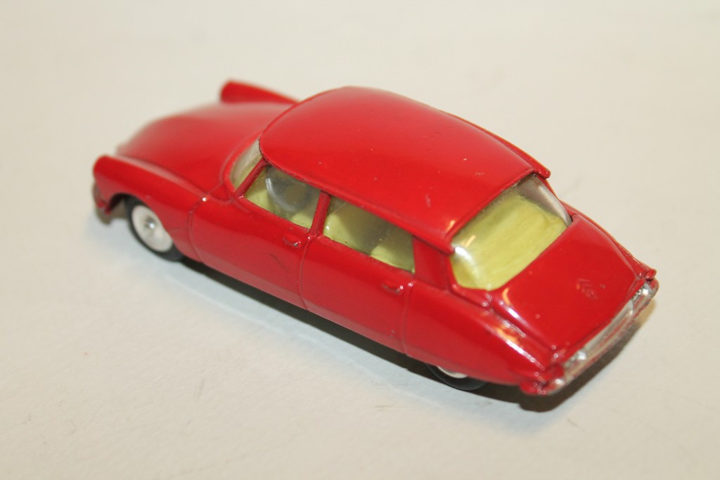 CITROEN DS19 ROUGE CORGI 1/43°