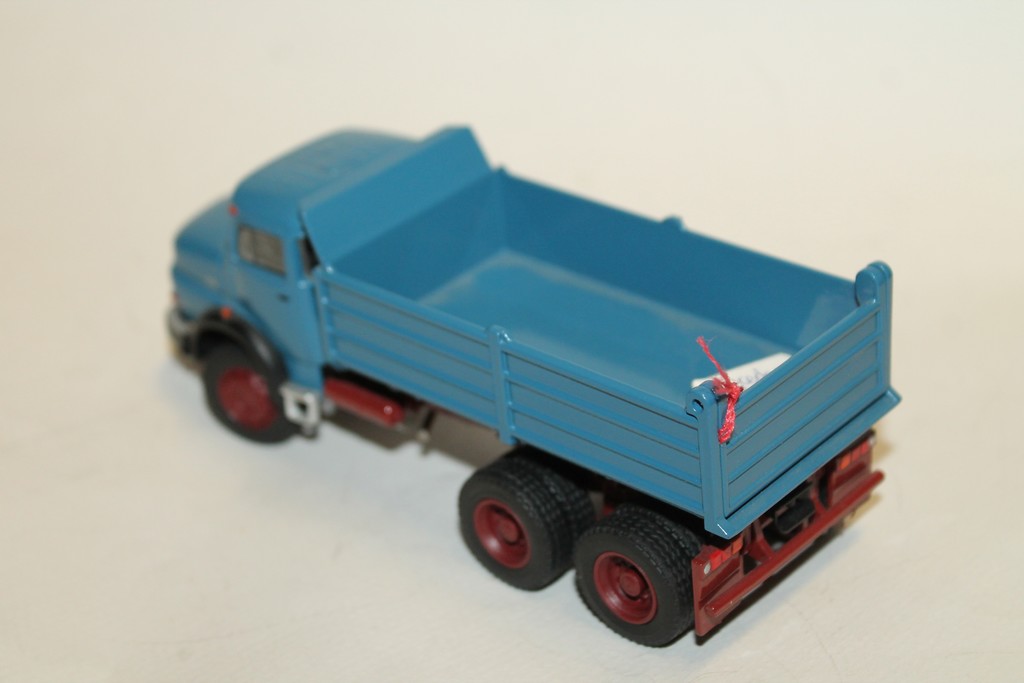 MERCEDES CAMION BENNE BLEU CONRAD 1/50°