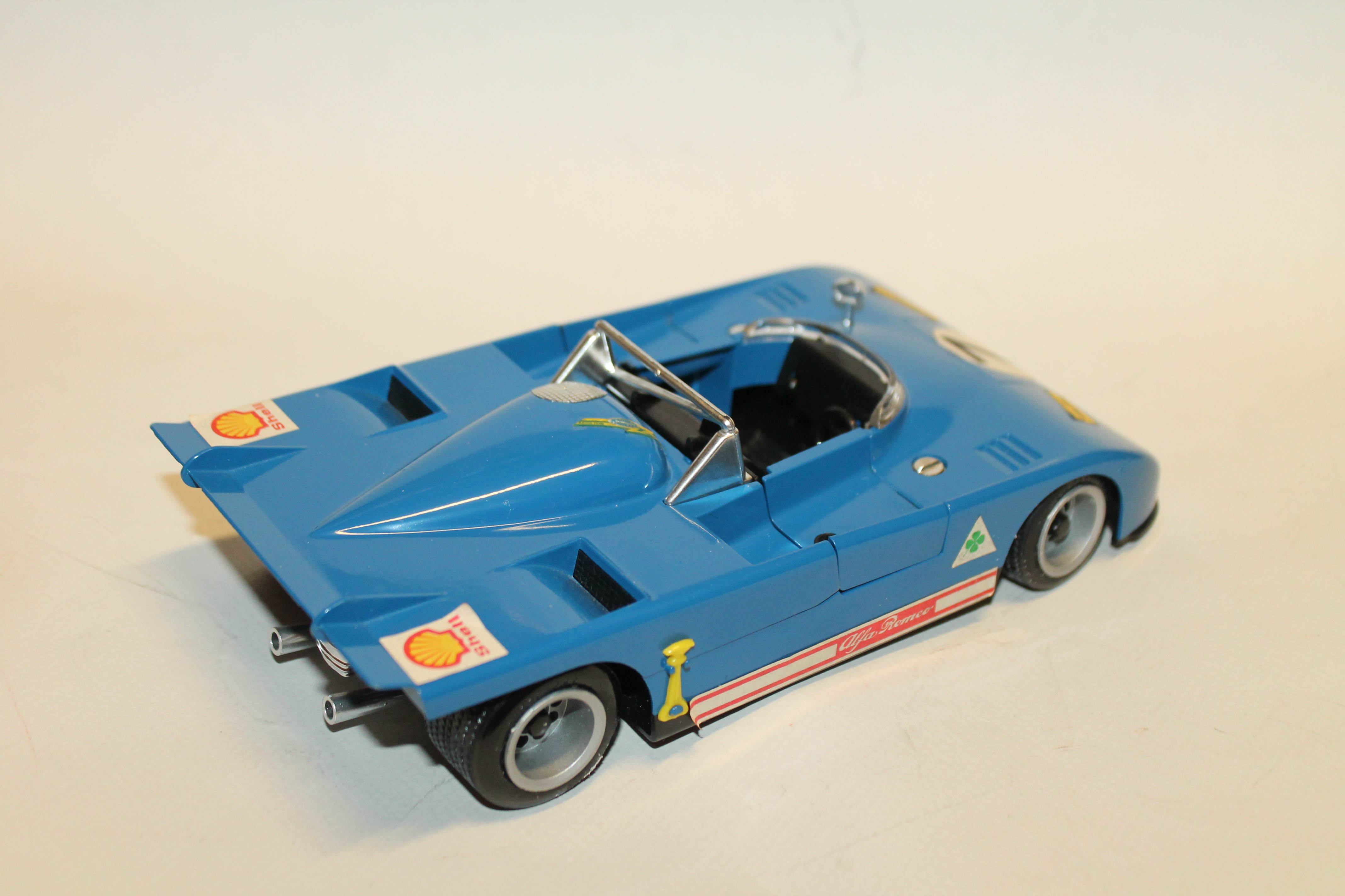 ALFA ROMEO 33 SPORT PROTO SHOCKING LINE 1/20°