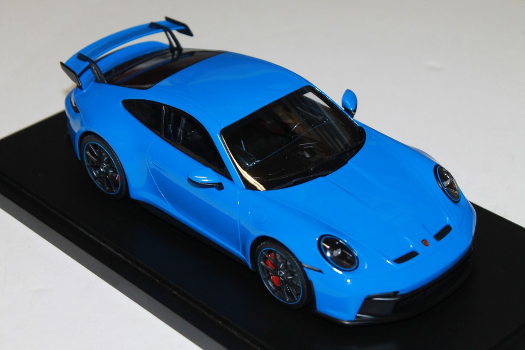 PORSCHE 911 GT3 992 BLEU 2021 SPARK 1/18°