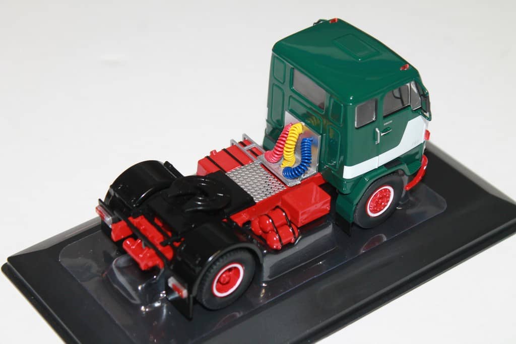 Miniature Camion Volvo F89 Essex Lotus Course Transport 1980 - IXO 1/43 TTR021