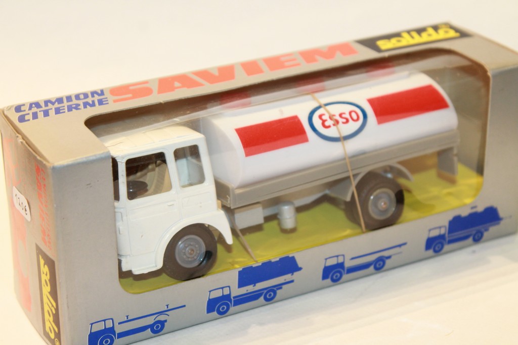 CAMION CITERNE ESSO SAVIEM SOLIDO 1/43°