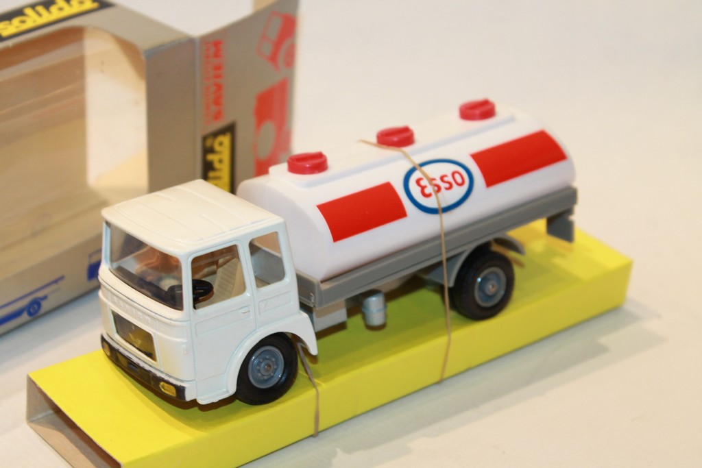 CAMION CITERNE ESSO SAVIEM SOLIDO 1/43°