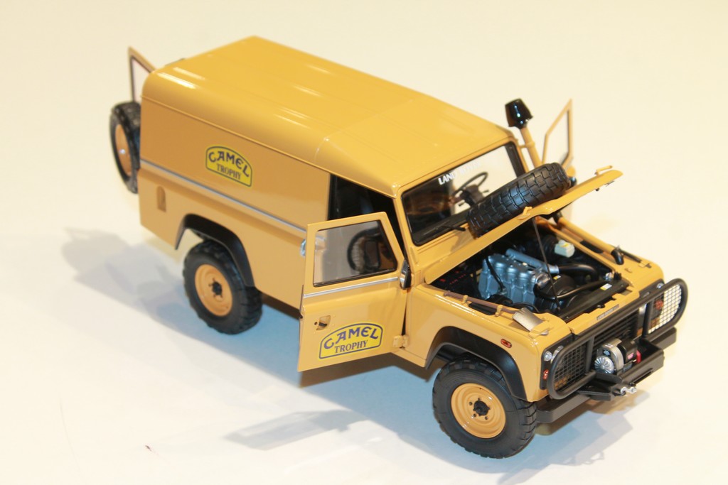 LAND ROVER 110 "CAMEL TROPHY" 1985 ALMOST REAL 1/18°