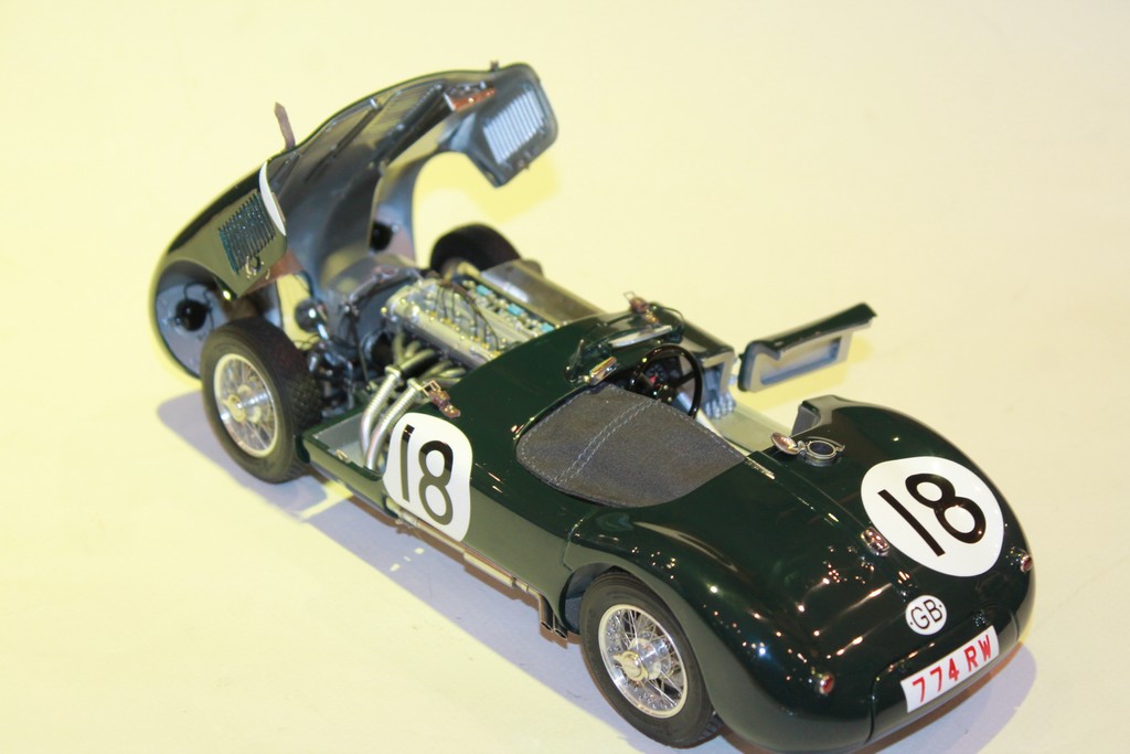 JAGUAR TYPE C N°18 WINNER LM 1953 CMC 1/18°