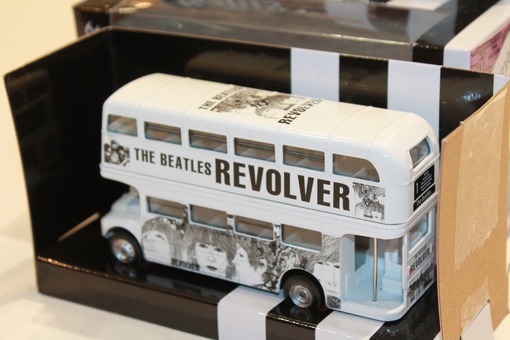 LONDON BUS THE BEATLES REVOLVER CORGI 1/43°