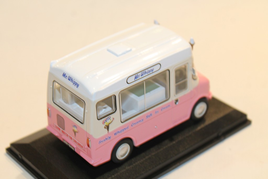 BEDFORD CF ICE CREAM VAN MORRISON "MR WHIPPY" OXFORD 1/43°