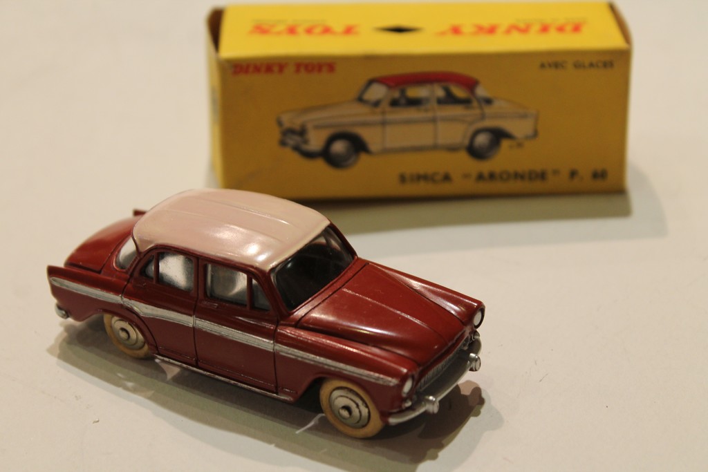 SIMCA ARONDE P.60 ROUGE 1960 DINKY TOYS 1/43°