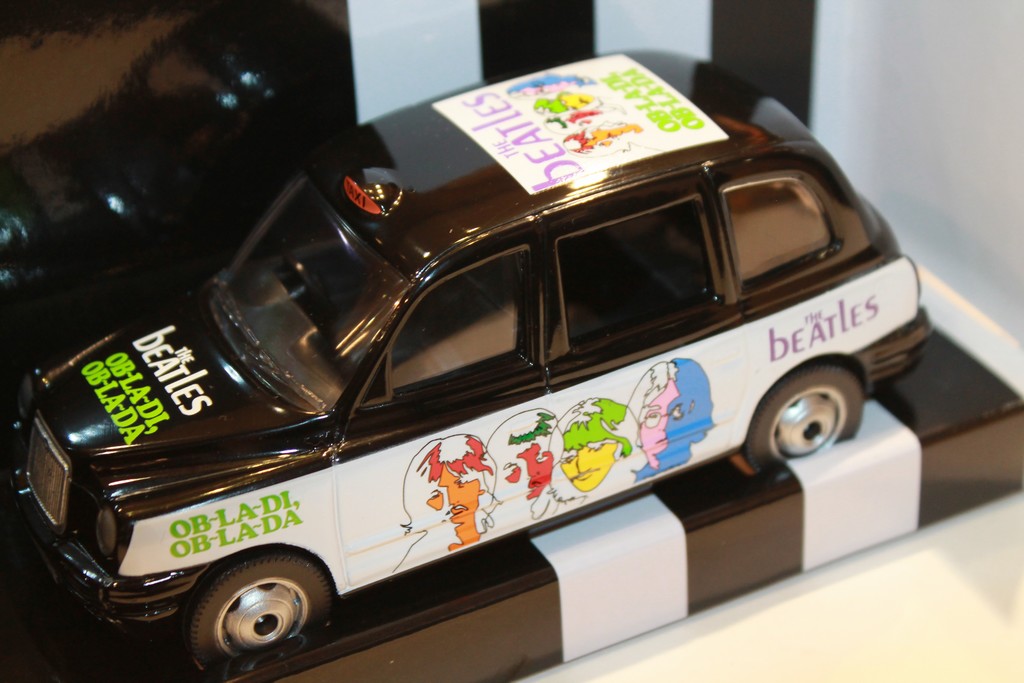 LONDON TAXI THE BEATLES "OB-LA-DI OB-LA-DA" CORGI 1/43°