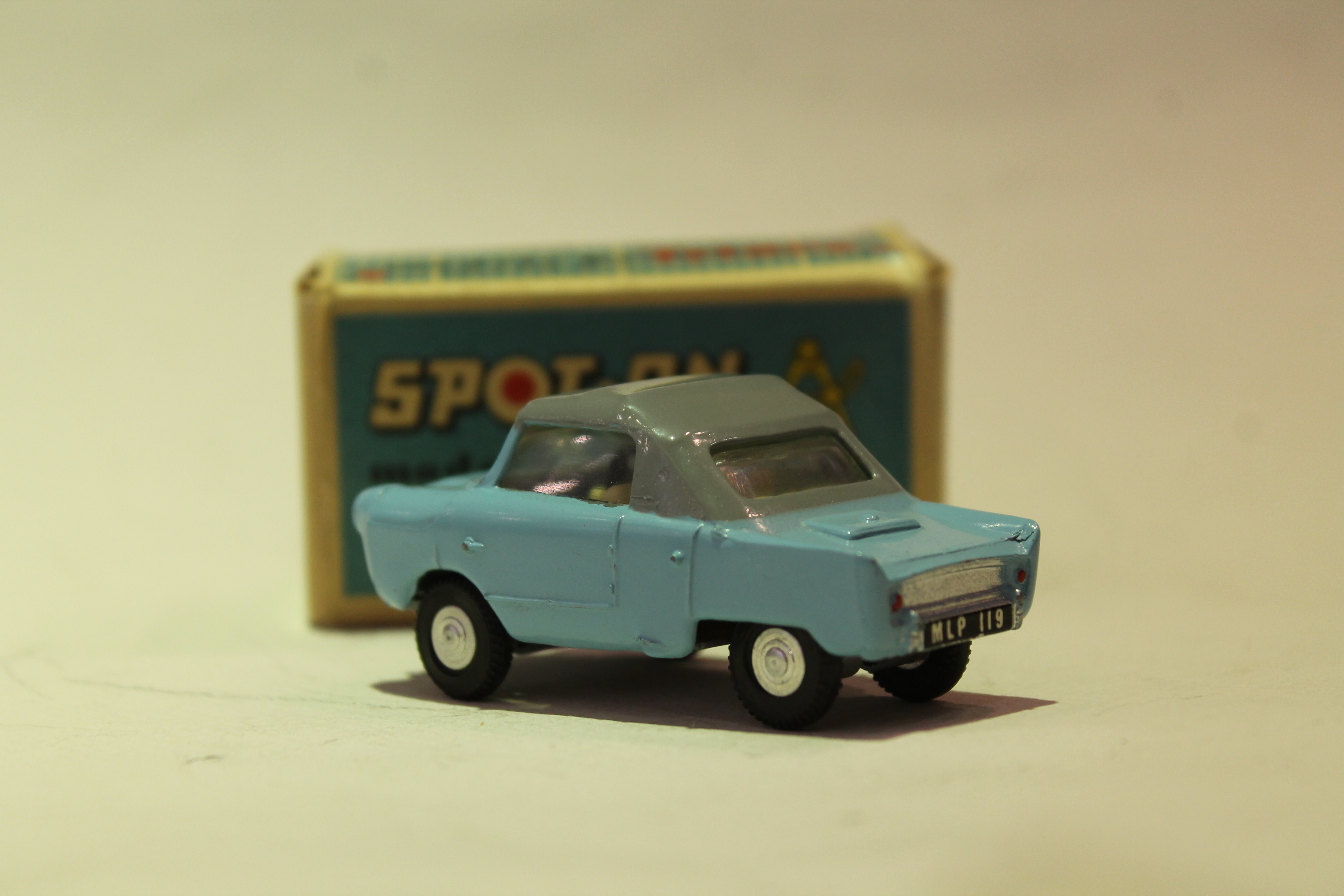 MEADOWS FRISKY BLEU SPOT-ON 1/43°