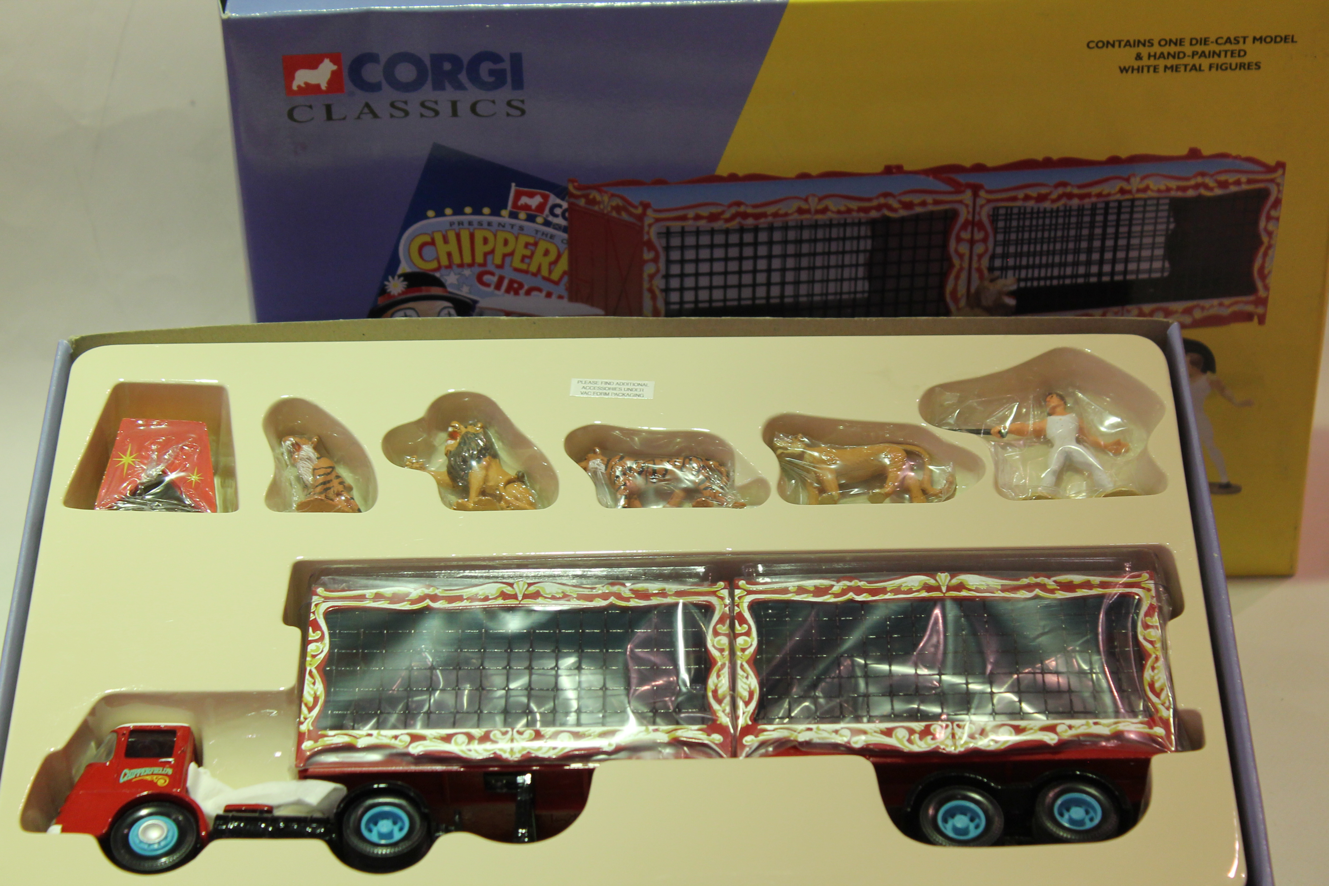 ERF KV ARTIC CAGES, LIONS, TIGRES ET SCENE CORGI CLASSICS 1/43°