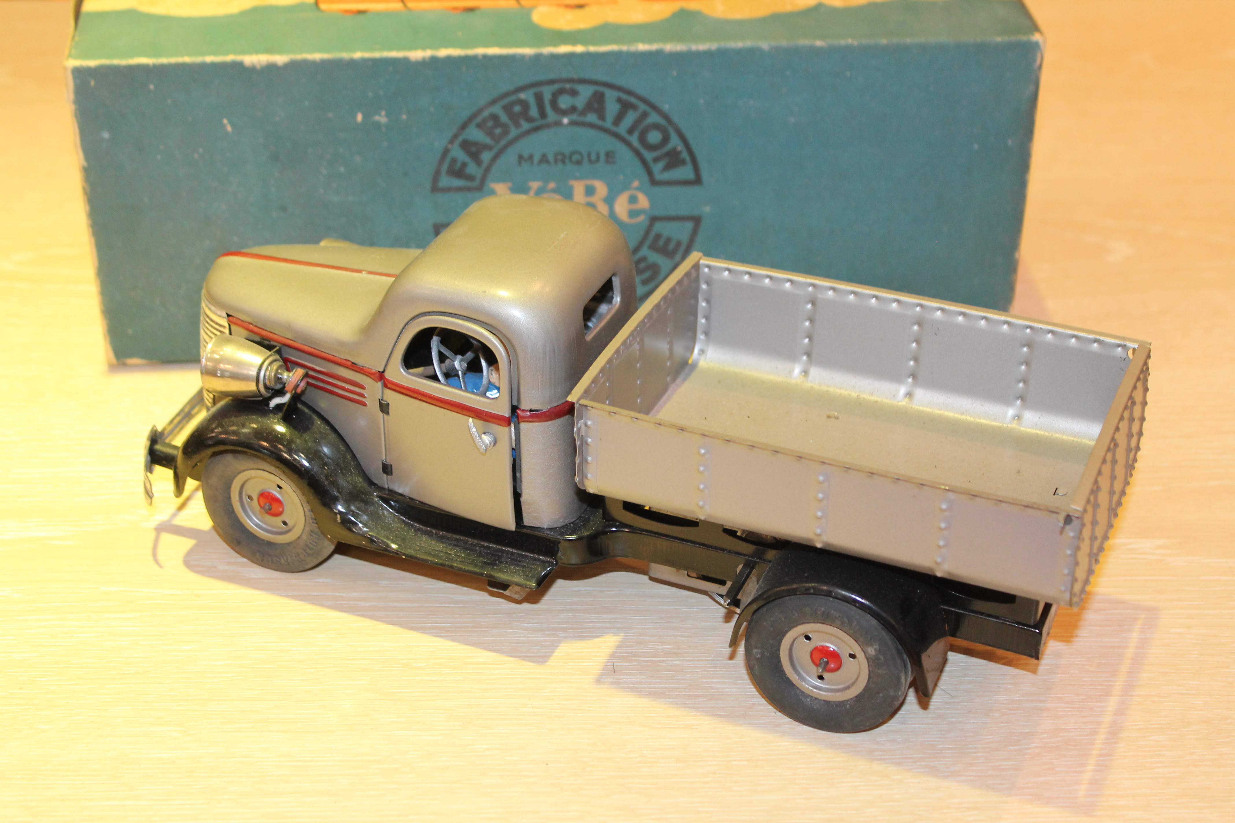 CAMION US TOLE 1955 VEBE 1/20°