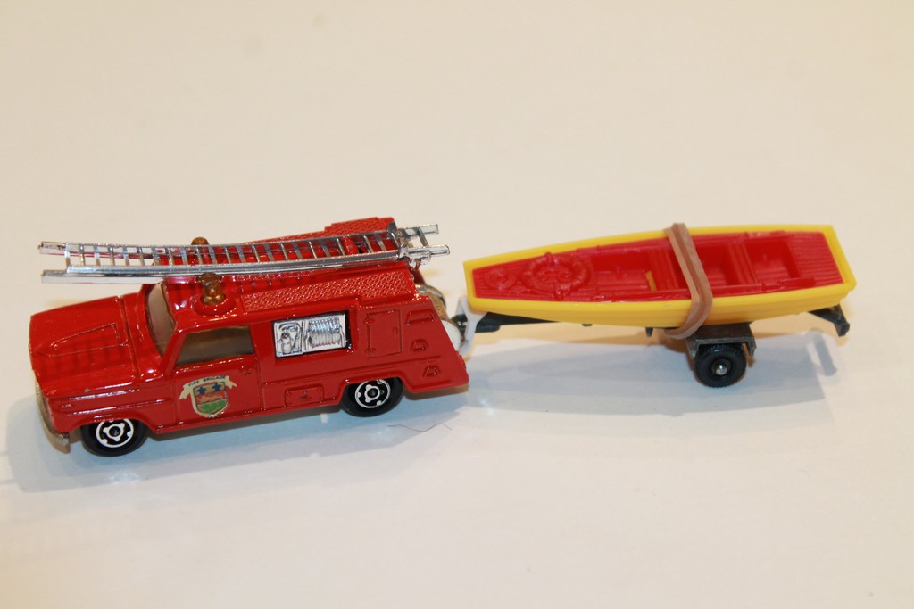 POMPIER + BARQUE MAJORETTE 1/66°