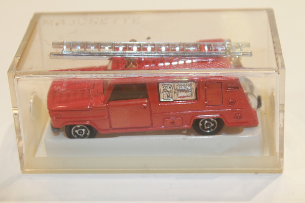 CAMION POMPIER MAJORETTE 1/66°