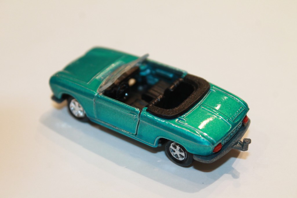 PEUGEOT 204 C BLEU MAJORETTE 1/66°