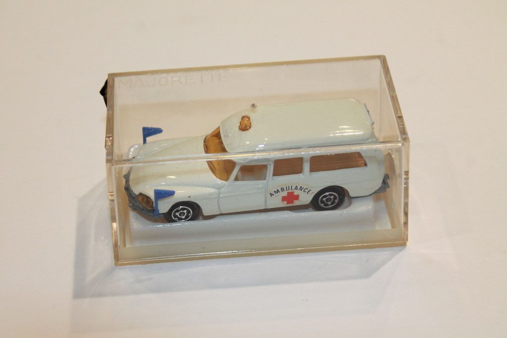 CITROEN DS 21 AMBULANCE MAJORETTE 1/66°