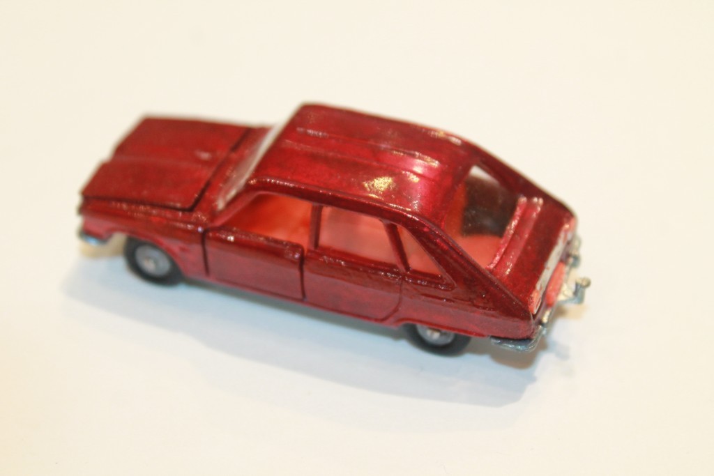 RENAULT 16 ROUGE MAJORETTE 1/66°