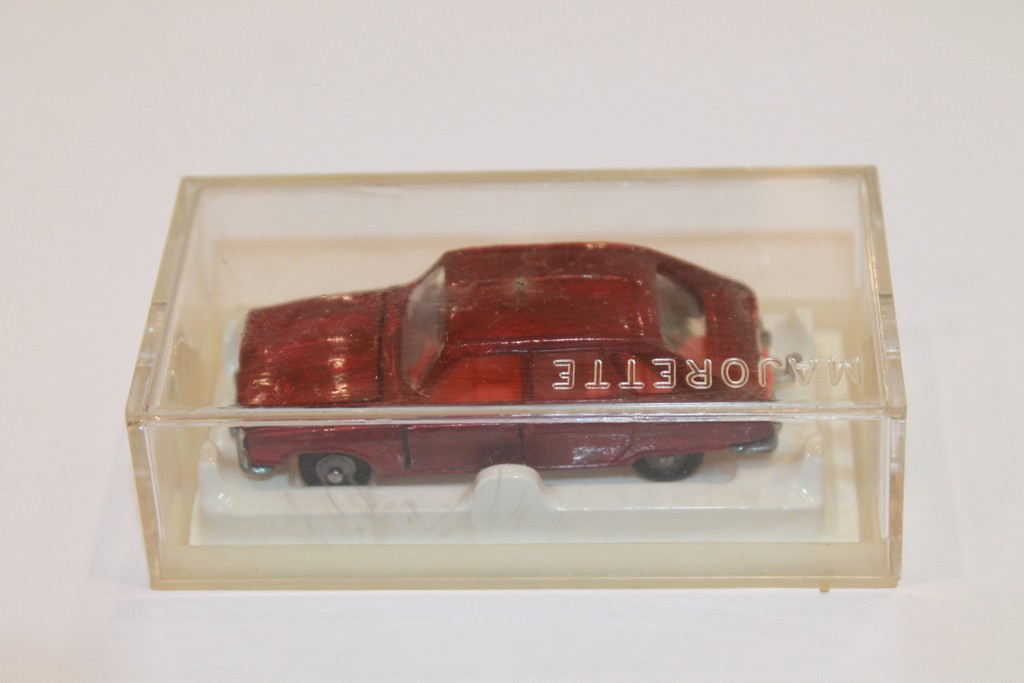 RENAULT 16 ROUGE MAJORETTE 1/66°