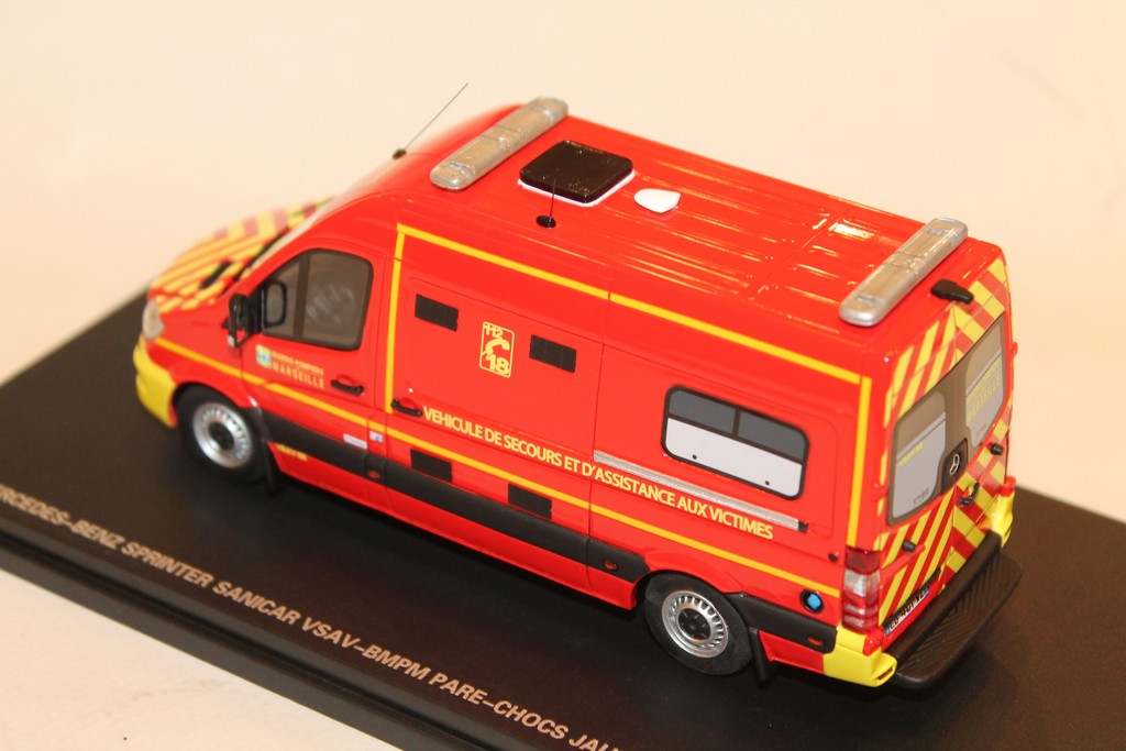 MERCEDES SPRINTER POMPIER SANICAR VSAV-BMBM (JAUNE) ALERTE 1/43°