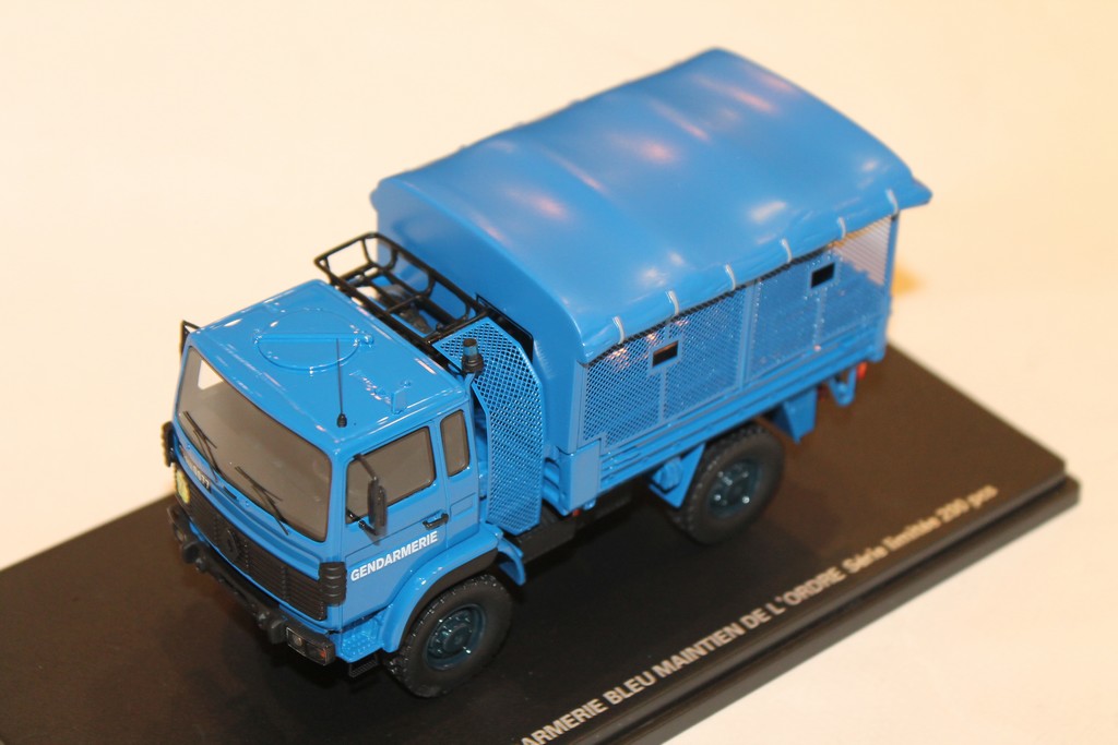 RENAULT TRM 2000 GENDARMERIE BLEU "MAINTIEN DE L'ORDRE" PERFEX 1/43°