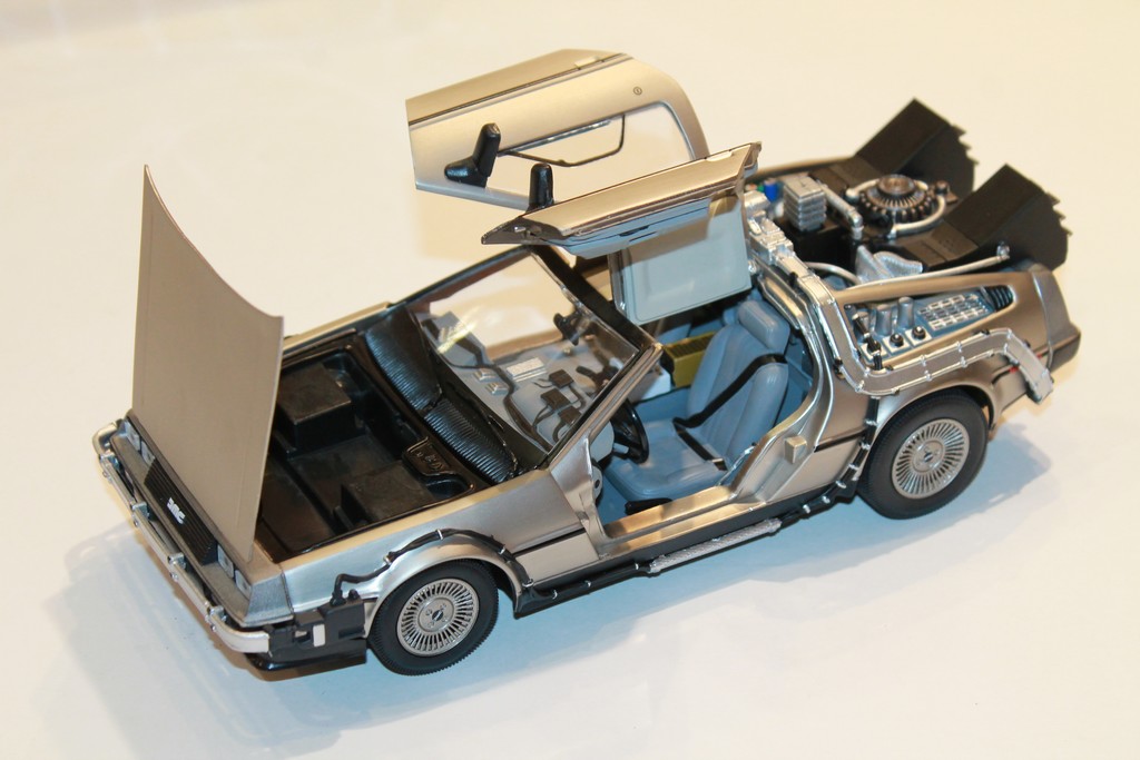 AMC DELOREAN RETOUR VERS LE FUTUR SUN STAR 1/18°