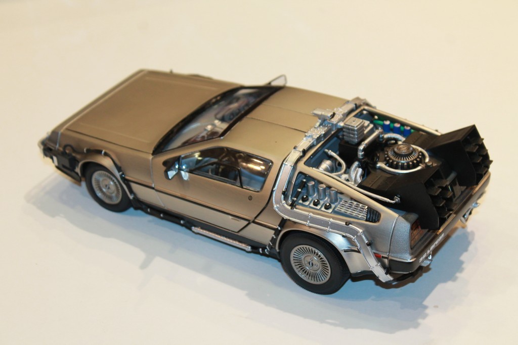 AMC DELOREAN RETOUR VERS LE FUTUR SUN STAR 1/18°