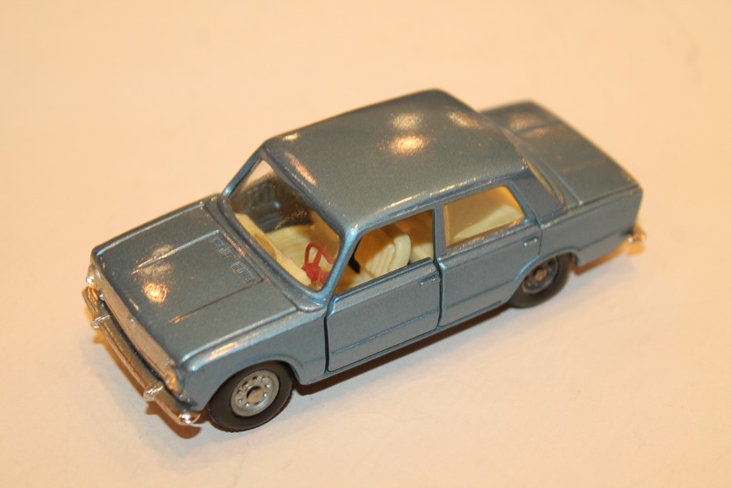 FIAT 124 BLEU MERCURY 1/43°