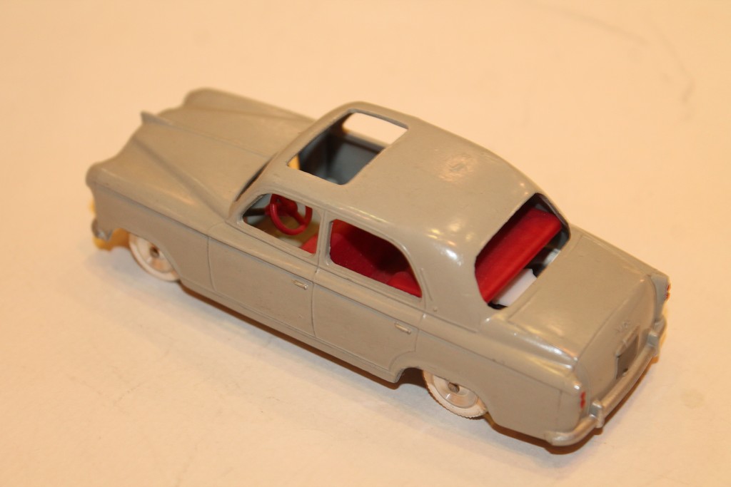 PEUGEOT 403 GRISE SOLIDO 1/40°