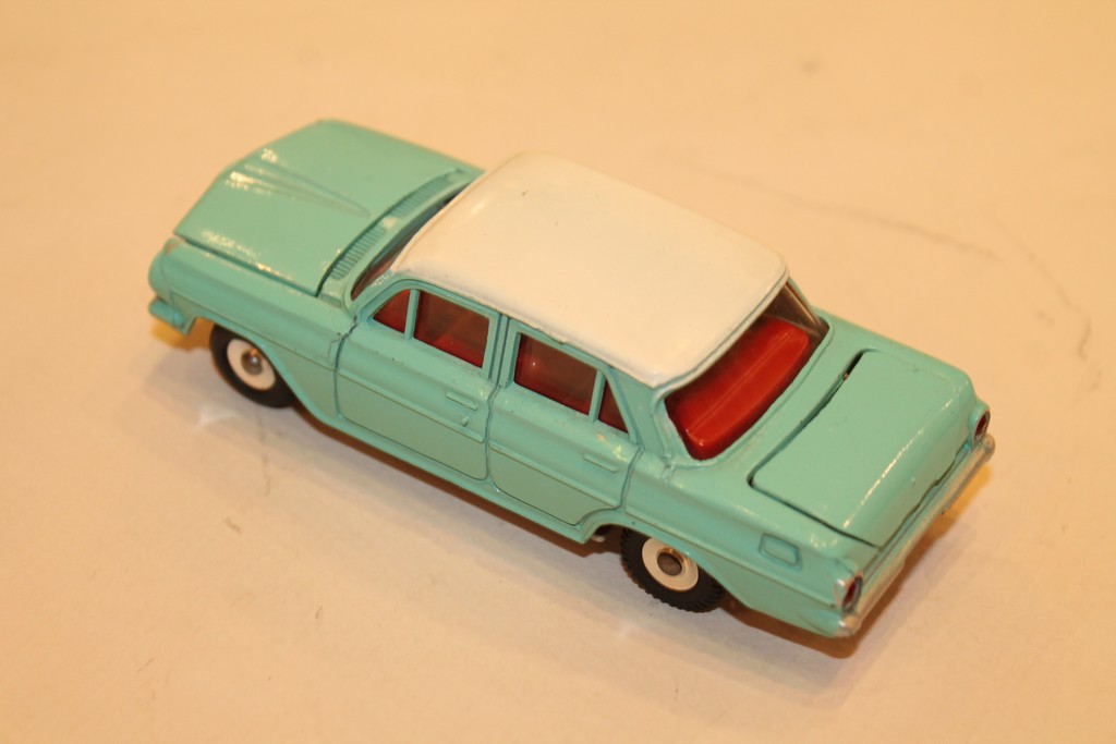 HOLDEN SPECIAL SEDAN BLEU DINKY TOYS 1/43°