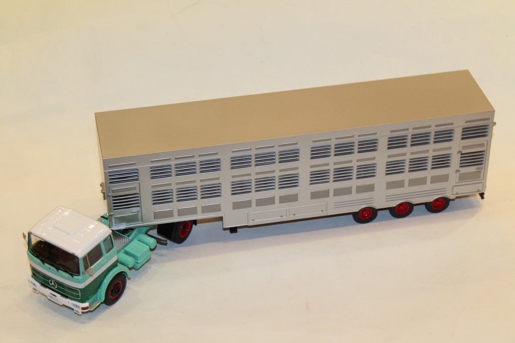 MERCEDES-BENZ LPS1632 LIVESTOCK TRANSPORTER 1970 IXO 1/43°