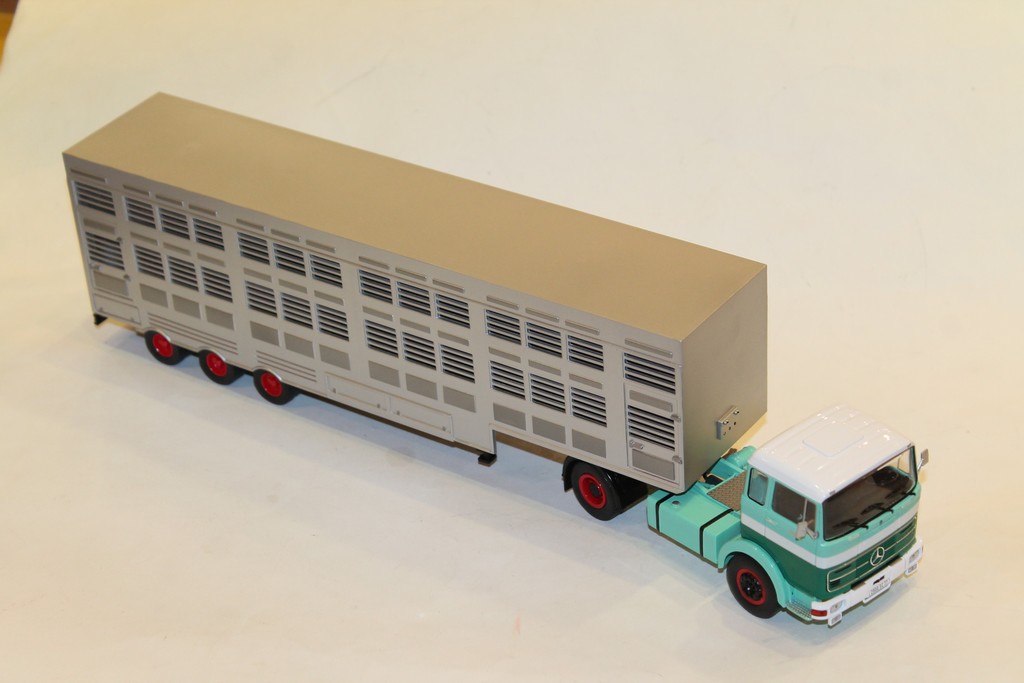 MERCEDES-BENZ LPS1632 LIVESTOCK TRANSPORTER 1970 IXO 1/43°