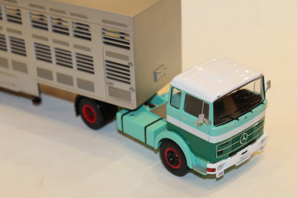 MERCEDES-BENZ LPS1632 LIVESTOCK TRANSPORTER 1970 IXO 1/43°