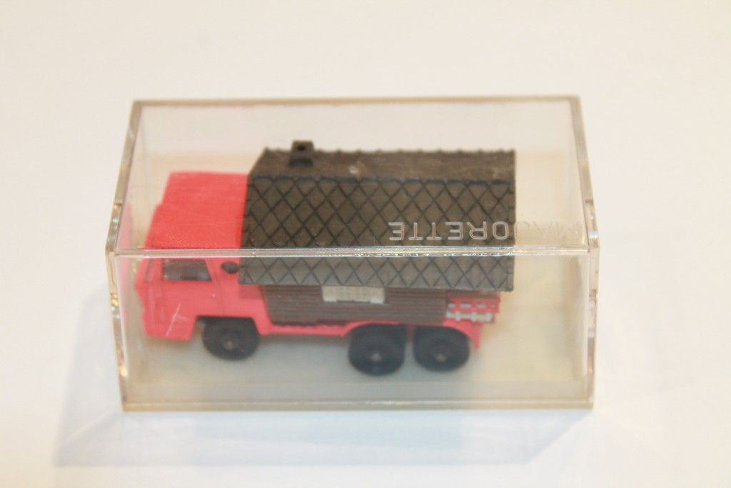 BERNARD CAMION + CHALET MAJORETTE 1/100°