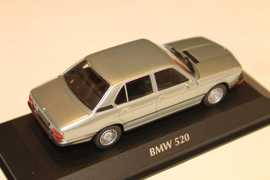Minichamps 1/43 - BMW 520 I E12 Verte 1974 - Collection - Boîte Incluse