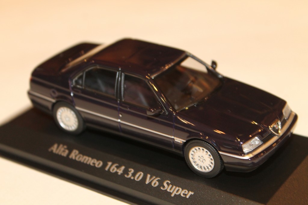ALFA ROMEO 164 3.0 V6 SUPER BLEU 1992 MAXICHAMPS 1/43°