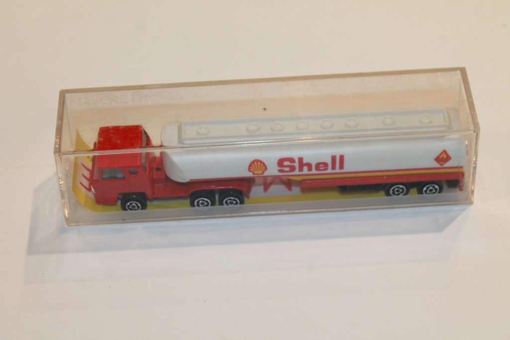 BERNARD CAMION CITERNE SHELL MAJORETTE 1/66°