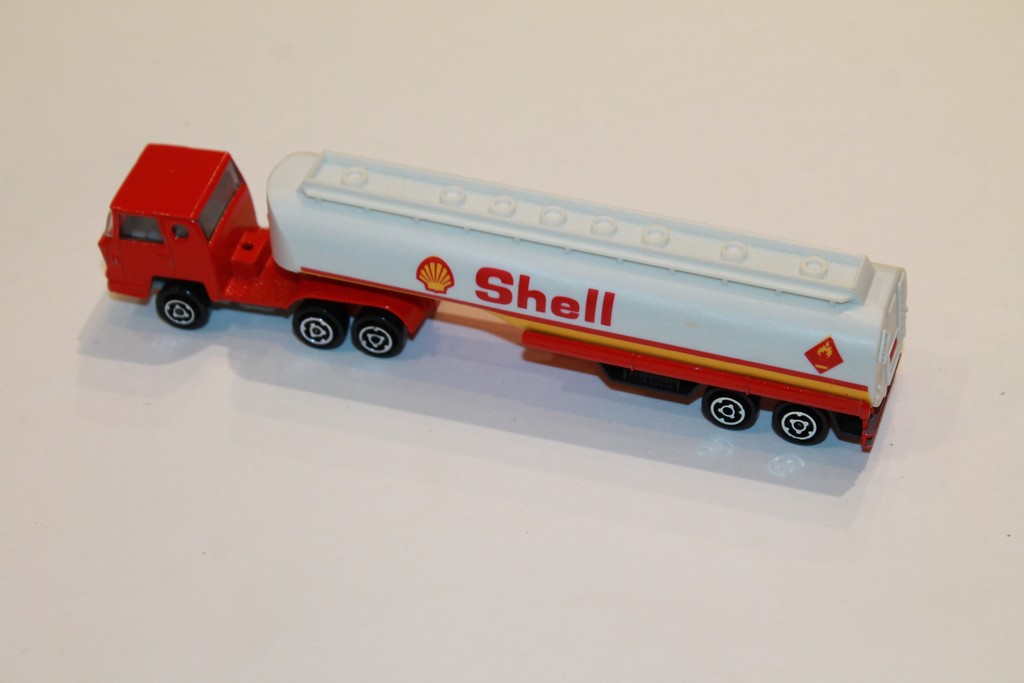 BERNARD CAMION CITERNE SHELL MAJORETTE 1/66°