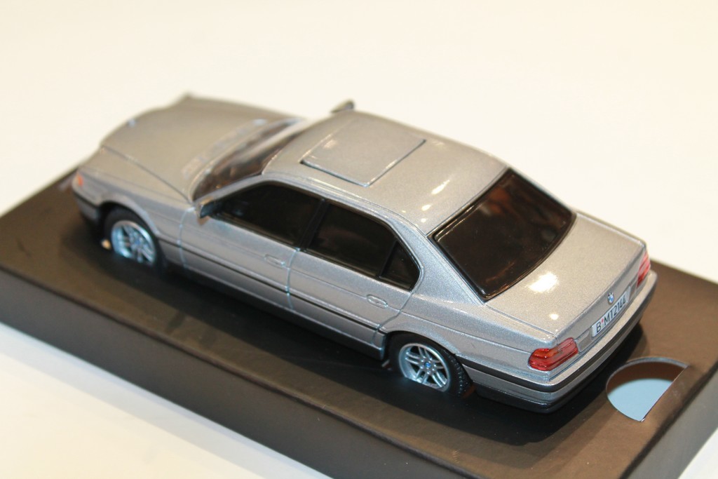 BMW 750iL JAMES BOND CORGI 1/36°