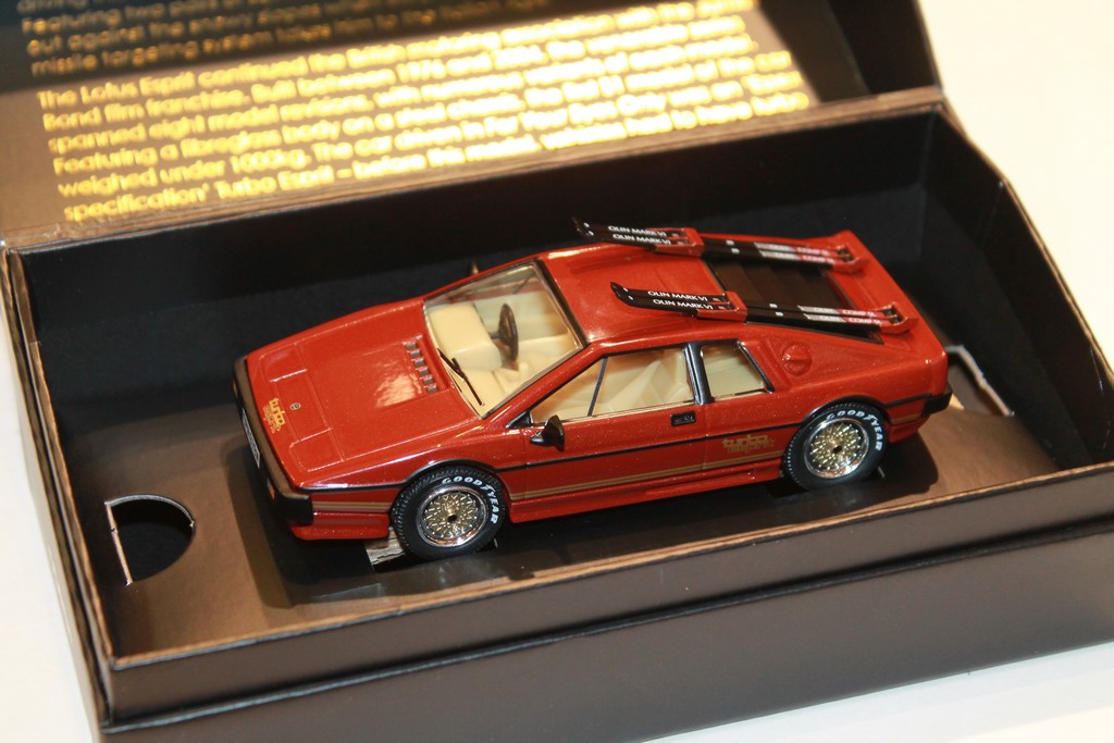 LOTUS ESPRIT TURBO JAMES BOND CORGI 1/36°