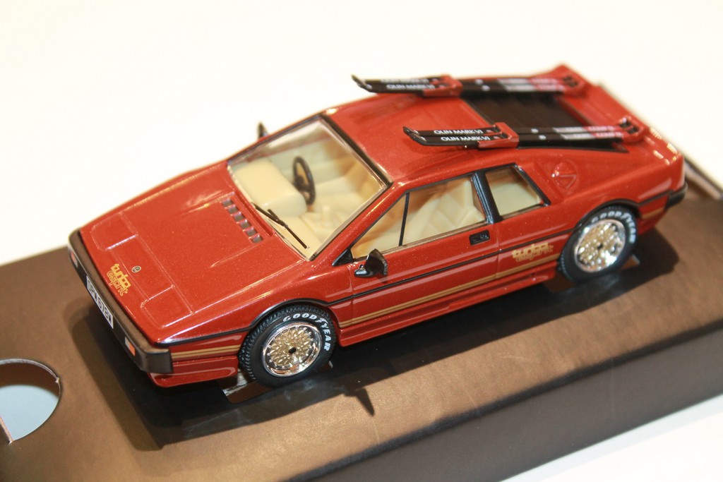 LOTUS ESPRIT TURBO JAMES BOND CORGI 1/36°