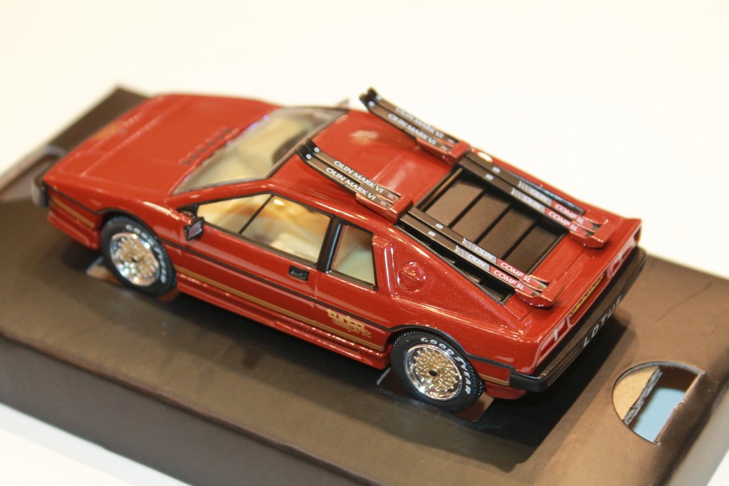 LOTUS ESPRIT TURBO JAMES BOND CORGI 1/36°